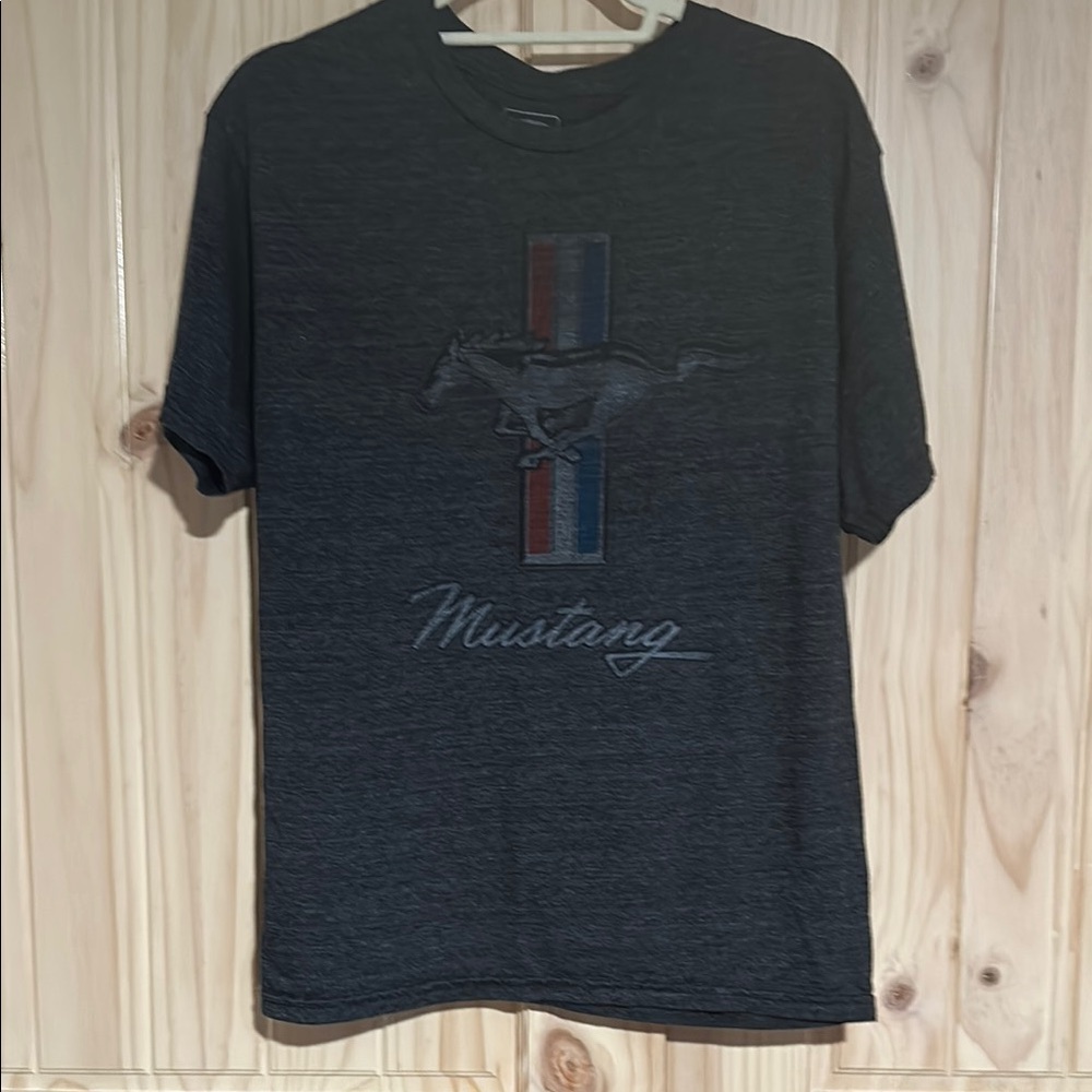 5/$20 Men's Ford Mustang Gray T-Shirt - Picture 2 of 4